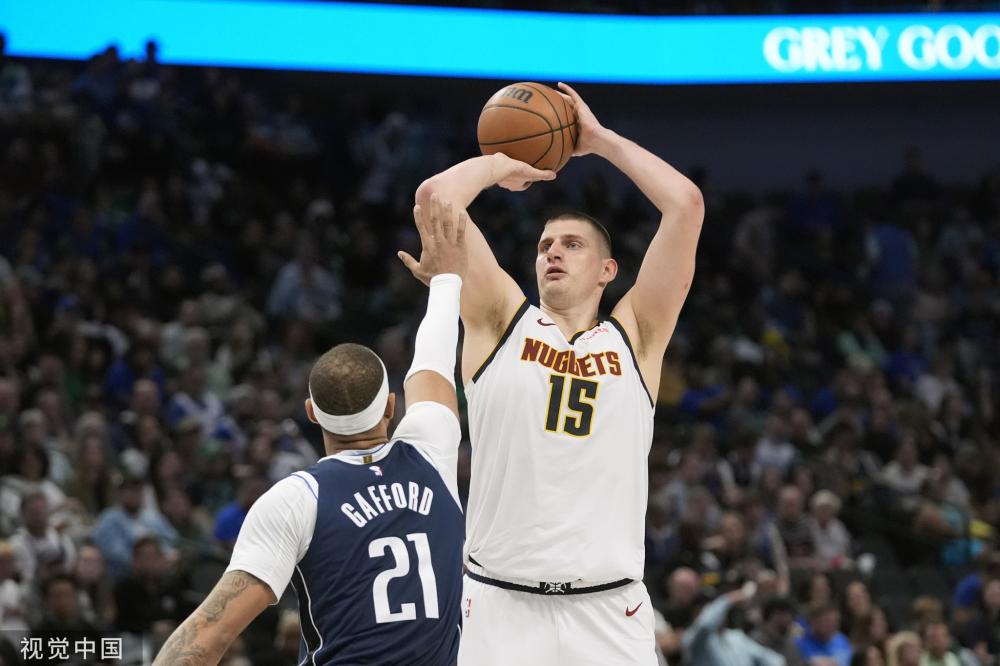 一个展现自 一个展现自