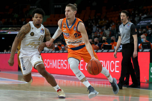 时对其发球 时对其发球